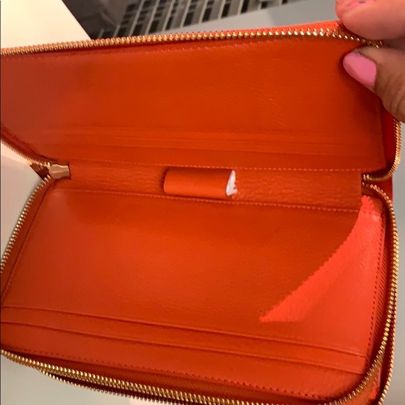 Tory Burch Poppy Clutch Wallet. - Picture 6 of 6